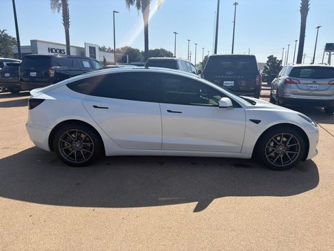 Used 2022 Tesla Model 3 RWD image 4