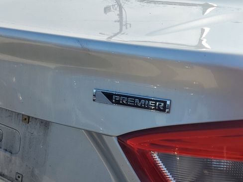 Used 2017 Chevrolet Cruze Premier FWD image 8
