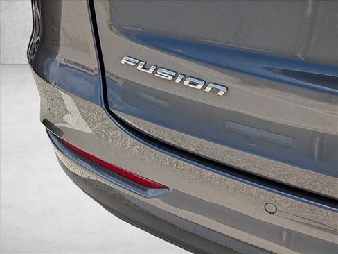 Used 2020 Ford Fusion SE FWD image 11