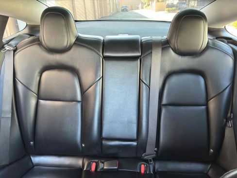 Used 2018 Tesla Model 3 Long Range RWD image 47