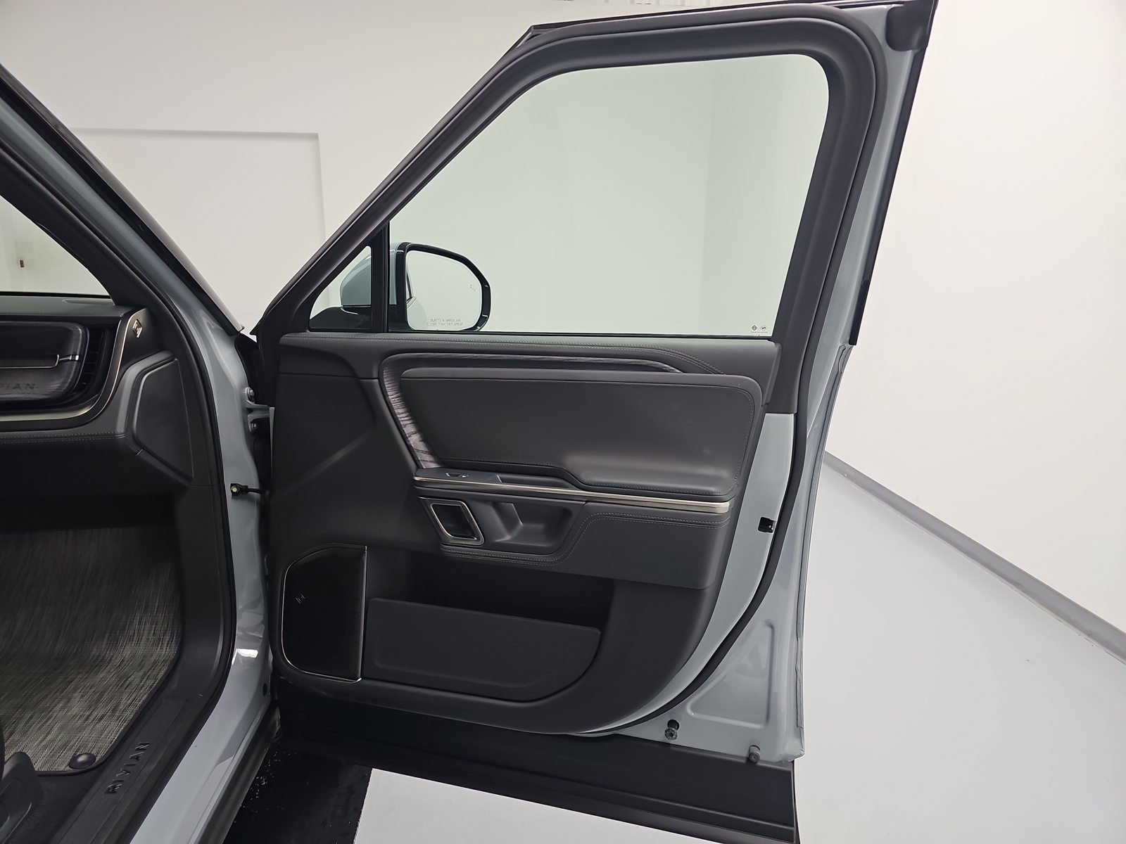 Used 2024 Rivian R1T Adventure Dual AWD/4WD image 18