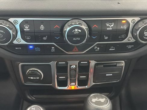 Used 2025 Jeep Wrangler Unlimited Sahara w/ Safety Group AWD/4WD image 23