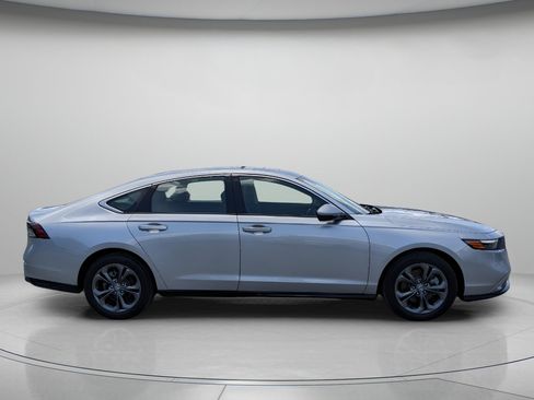 Used 2025 Honda Accord EX-L image 9