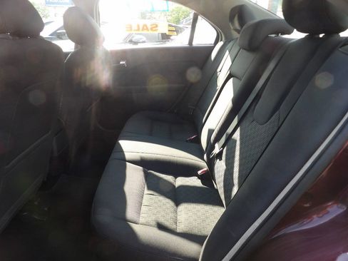 Used 2011 Ford Fusion SE FWD image 8