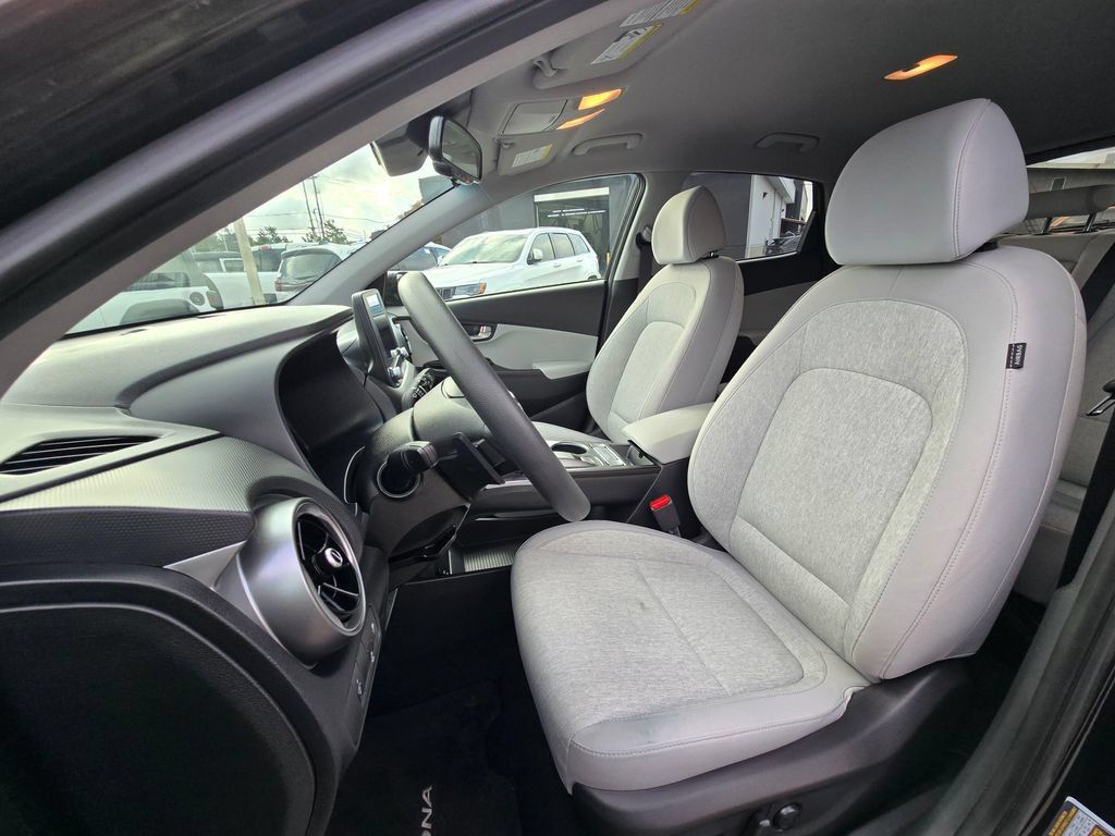 Used 2023 Hyundai Kona SE FWD image 19