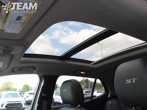 Used 2026 Buick Encore GX Sport Touring w/ Comfort Package AWD/4WD image 12