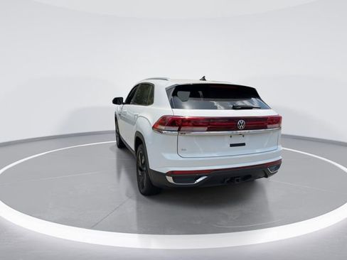 Used 2024 Volkswagen Atlas Cross Sport SE w/ Panoramic Sunroof Package FWD image 7