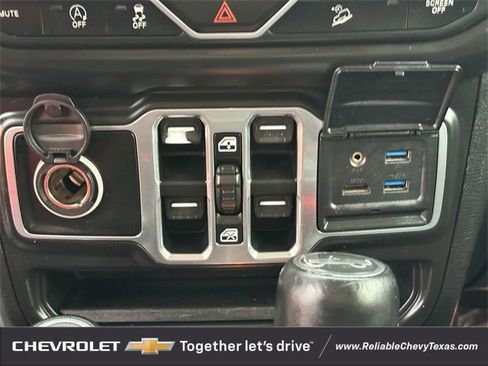 Used 2018 Jeep Wrangler Unlimited Sahara image 19