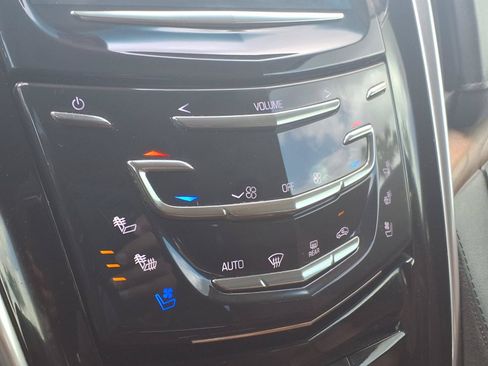 Used 2020 Cadillac Escalade Premium Luxury AWD/4WD image 18