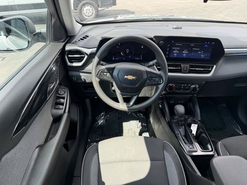 Used 2024 Chevrolet TrailBlazer LS FWD image 15