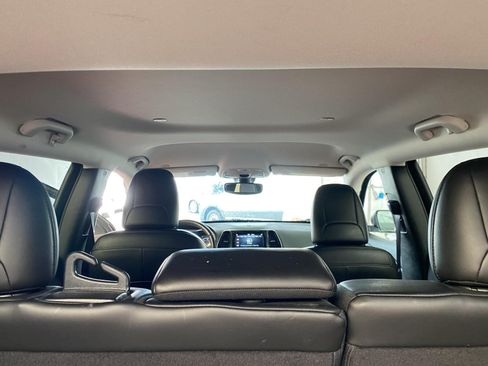 Used 2019 Jeep Cherokee Limited AWD/4WD image 15