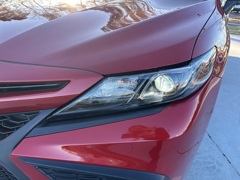 Certified 2022 Toyota Camry SE image 6