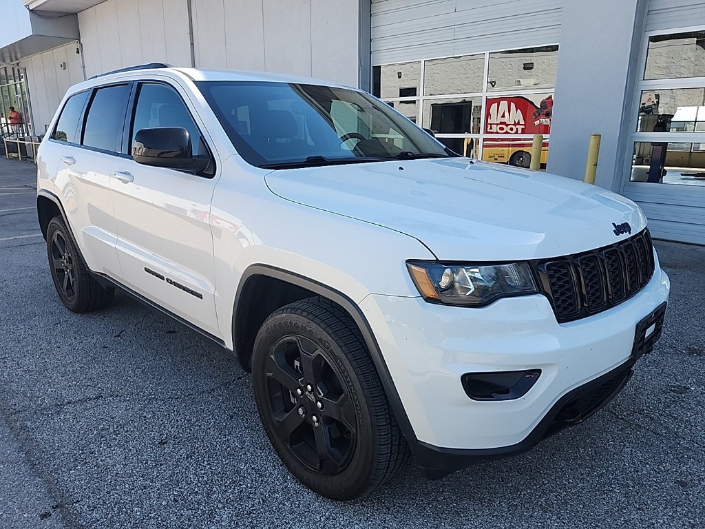 Used 2018 Jeep Grand Cherokee Laredo AWD/4WD image 3