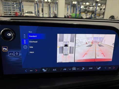 New 2026 Chevrolet Traverse LT w/ Sun and Wheel Package image 23