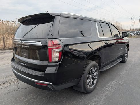 Used 2022 Chevrolet Suburban LT w/ LT Signature Package image 8