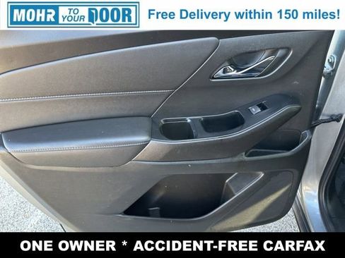 Used 2023 Chevrolet Traverse LT image 32