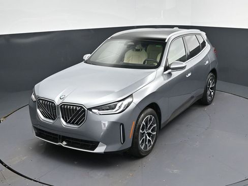 Used 2025 BMW X3 xDrive30i w/ Premium Package image 32