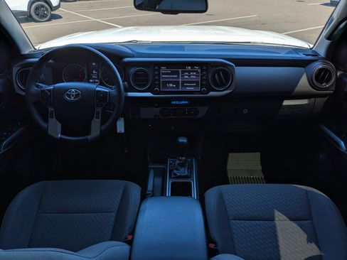 Used 2022 Toyota Tacoma SR5 w/ Technology Package image 15