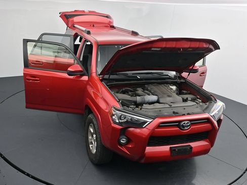 Used 2024 Toyota 4Runner SR5 AWD/4WD image 25