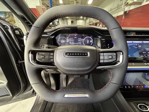 Used 2024 Jeep Wagoneer Launch Edition AWD/4WD image 24