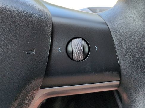 Used 2021 Tesla Model Y Long Range AWD/4WD image 30