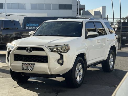 Used 2016 Toyota 4Runner SR5 w/ Convenience Package RWD image 2