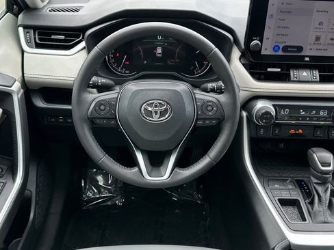 Used 2023 Toyota RAV4 XLE Premium FWD image 16