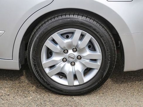Used 2010 Nissan Altima 2.5 S FWD image 12