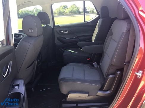 Used 2021 Chevrolet Traverse LT image 18