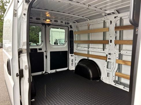 Used 2025 RAM ProMaster 2500 w/ U-Haul Equipment Group FWD image 17