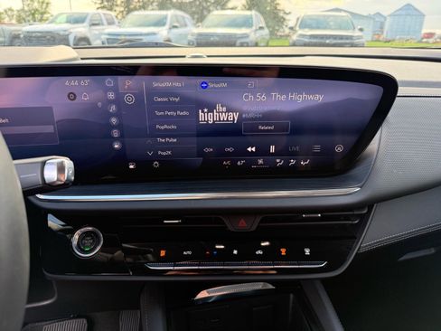 Used 2025 Buick Envision Preferred AWD/4WD image 22