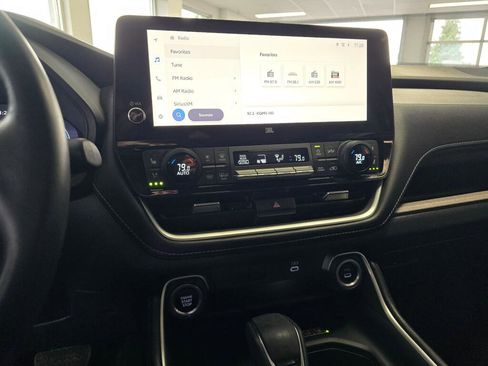 Used 2024 Toyota Grand Highlander AWD image 28