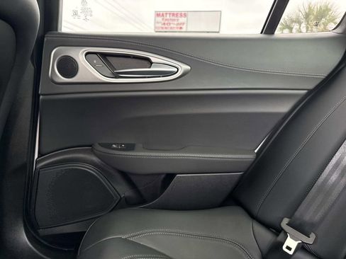 Used 2024 Alfa Romeo Giulia Veloce image 17