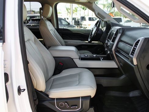 Used 2019 Ford Expedition Platinum image 39