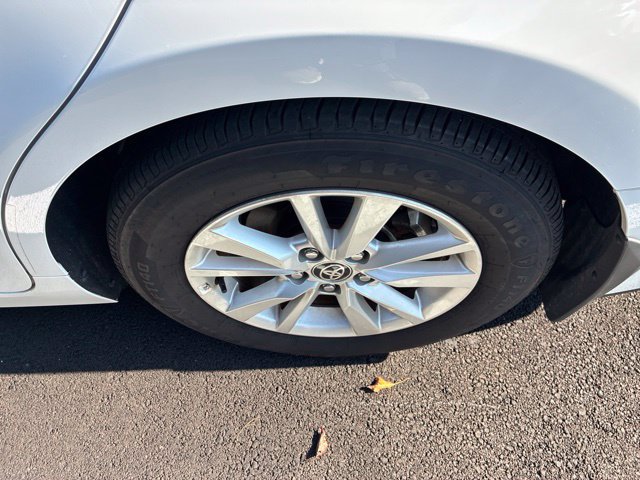 Used 2025 Toyota Camry LE FWD image 5