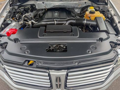 Used 2017 Lincoln Navigator L Select RWD image 26