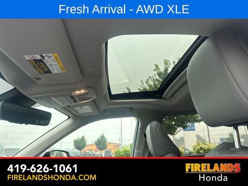Used 2024 Toyota Highlander XLE AWD/4WD image 28