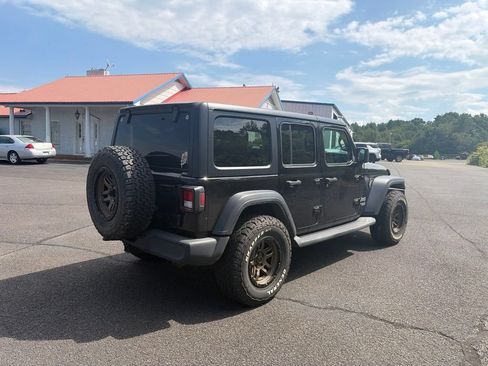 Used 2018 Jeep Wrangler Unlimited Sport S AWD/4WD image 10