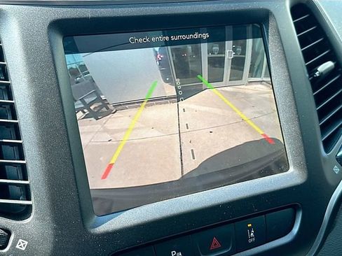 Used 2019 Jeep Cherokee Trailhawk AWD/4WD image 14