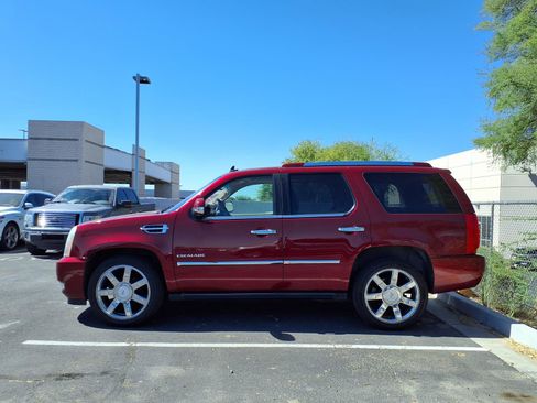 Used 2010 Cadillac Escalade Premium AWD/4WD image 4