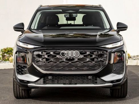 New 2026 Audi Q3 quattro 2.0T AWD/4WD image 3