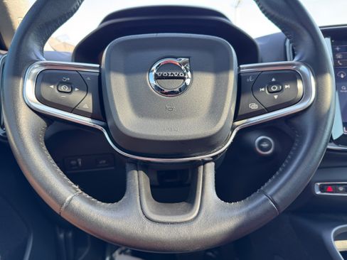 Used 2020 Volvo XC40 T5 Momentum image 19