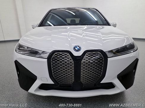 Used 2023 BMW iX xDrive50 w/ Sport Package AWD/4WD image 7
