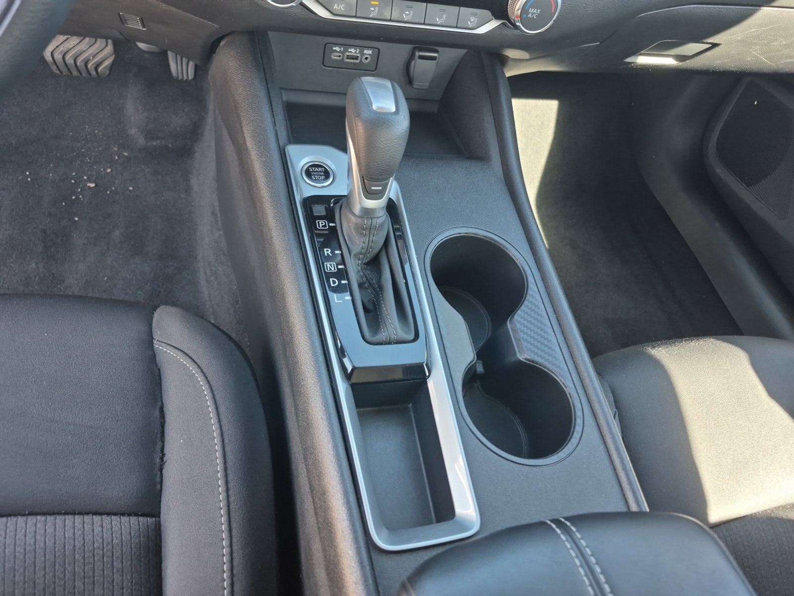 Used 2025 Nissan Altima 2.5 SV FWD image 12