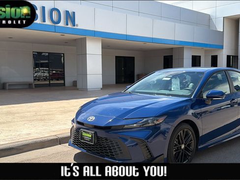 Used 2025 Toyota Camry SE FWD image 1