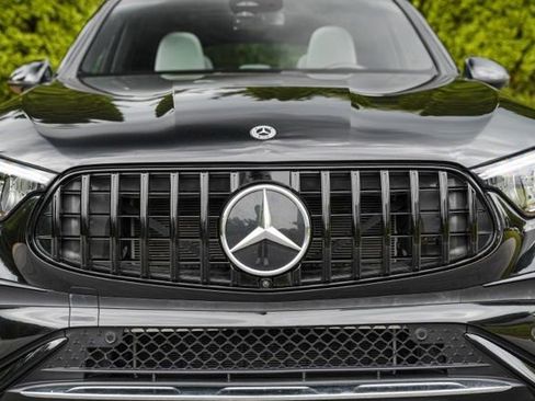 Used 2024 Mercedes-Benz GLC 300 4MATIC w/ AMG Line image 17