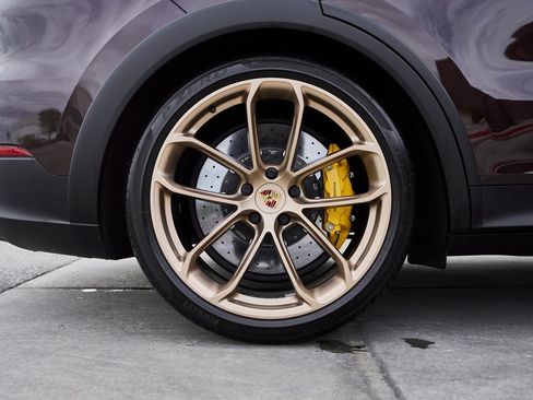 Used 2022 Porsche Cayenne Turbo GT image 19