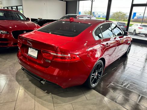 Used 2018 Jaguar XE Premium image 5