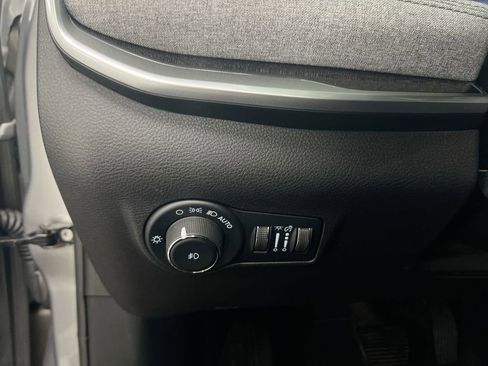 Used 2023 Jeep Compass Latitude AWD/4WD image 17