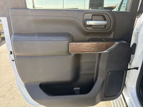 Used 2023 GMC Sierra 3500 Denali w/ Denali Ultimate Package image 17